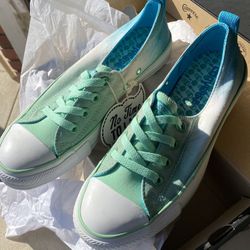 Converse Size 6 Low Tops