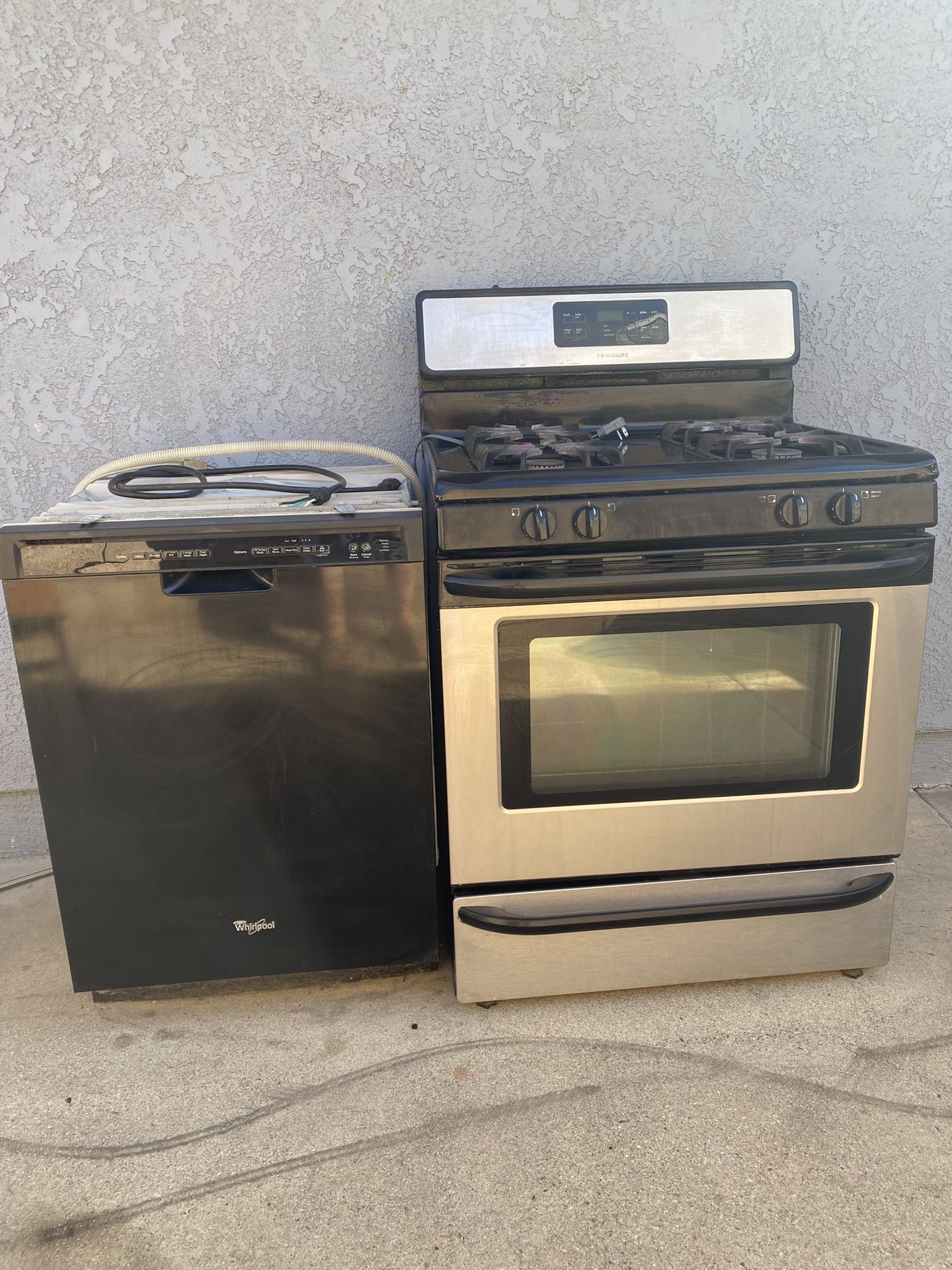 Stove and Dishwasher 