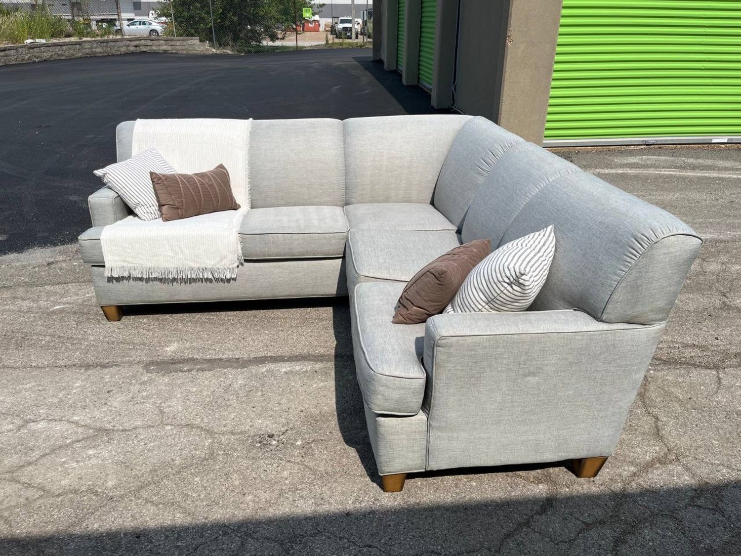 Flexsteel 2-Piece Gray Sectional Couch