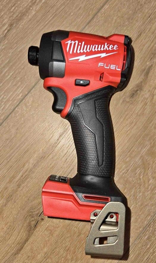 Milwaukee Electric - M18 Fuel. 1/4 HEX Impact Driver