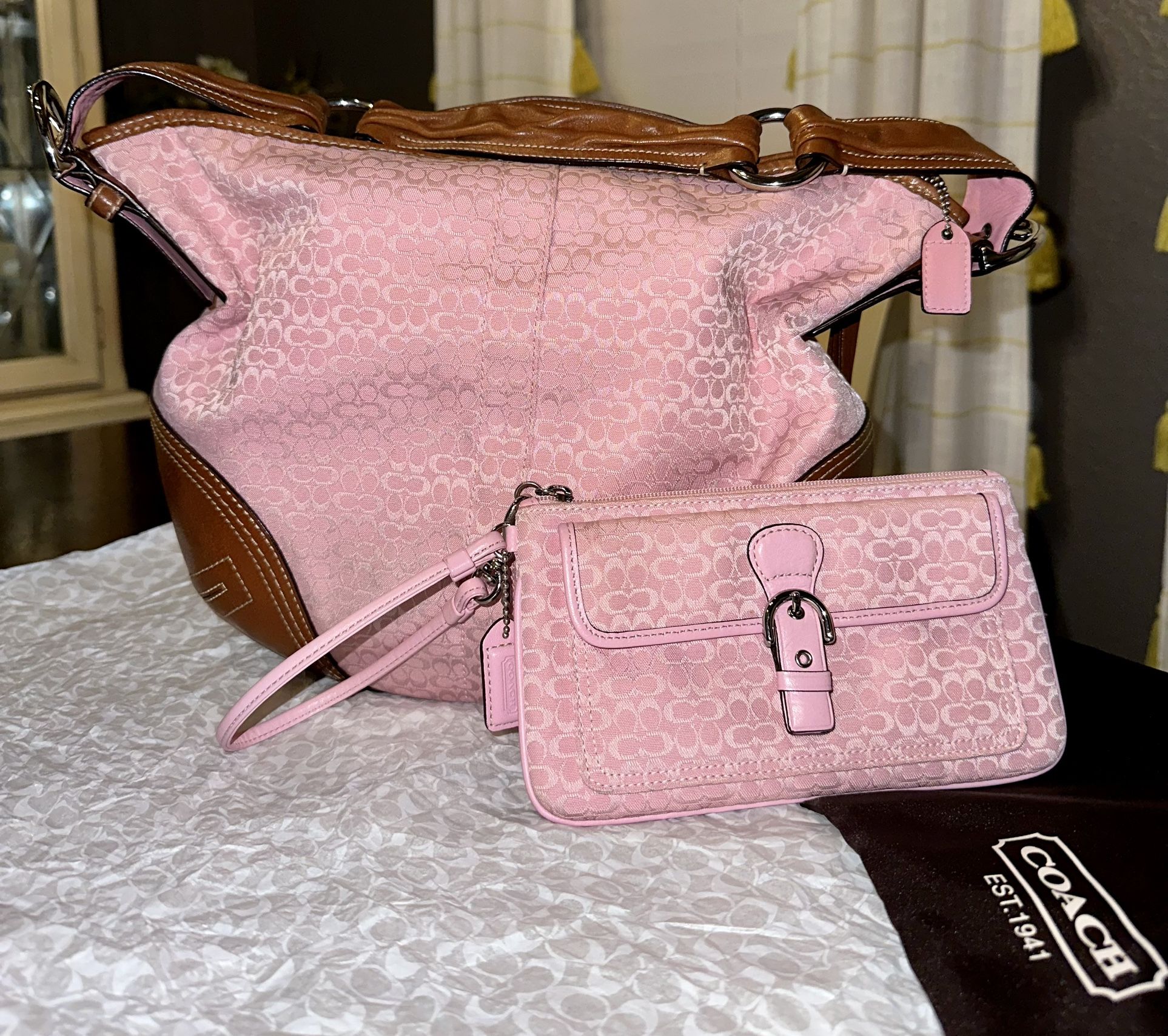 Coach/Valentines Day Limited Edition/K0618-F0215B/Blush Pink/ Matching Wrist Wallet/OR BEST OFFER