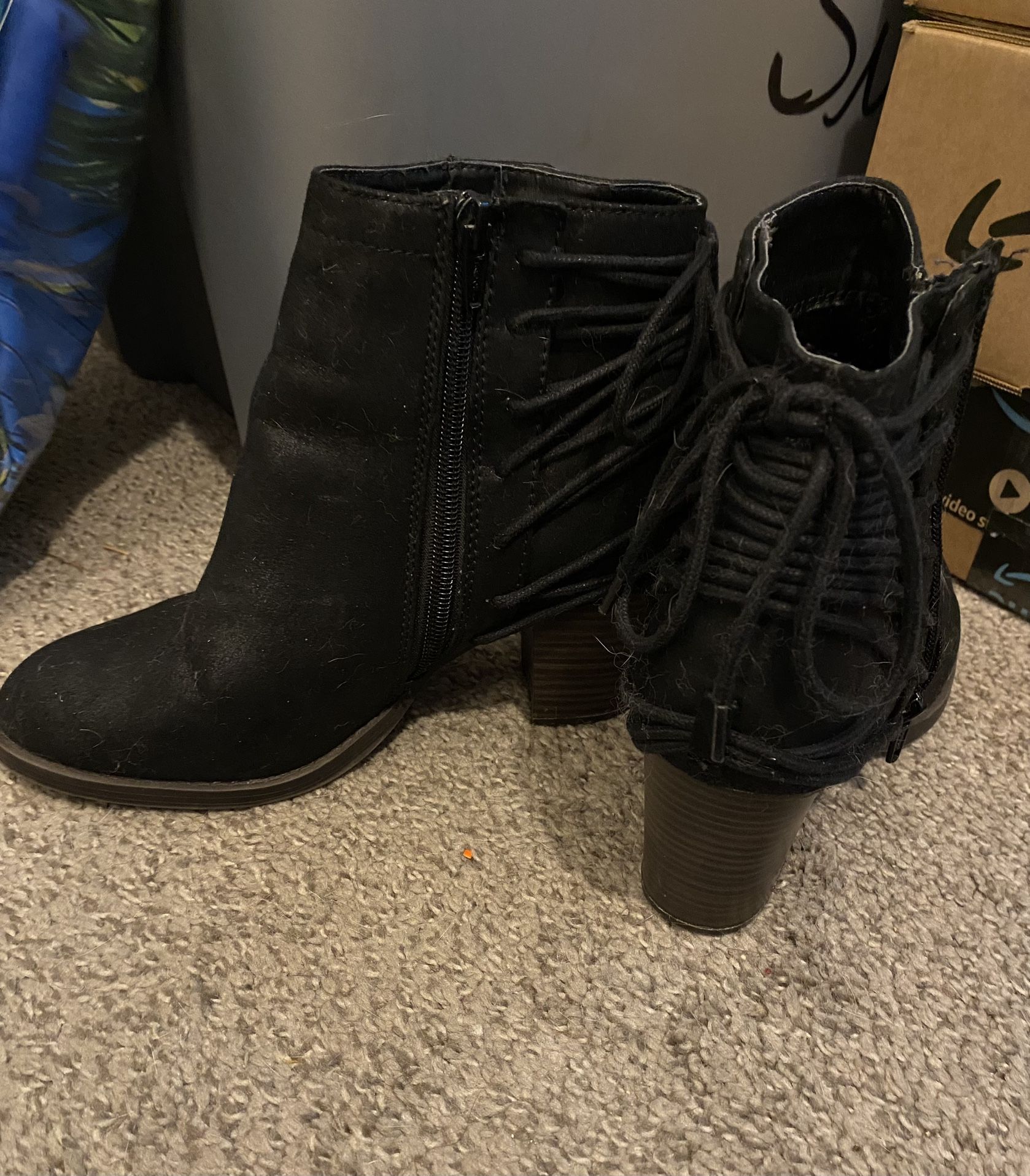 Women’s Boot Shoe With Heel Size 7.5