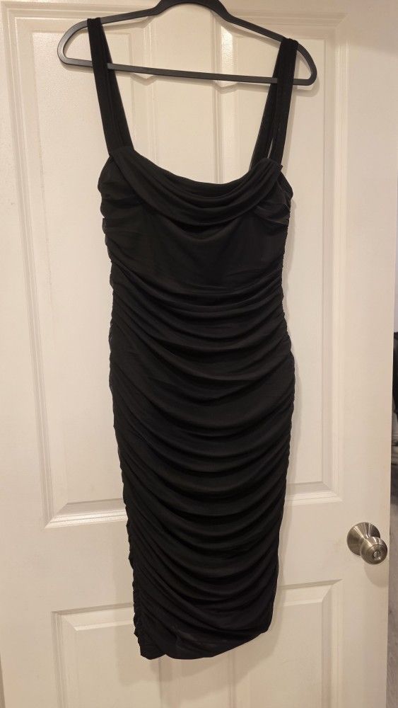 🖤 Little Black Dresses for Sale – Size M/L 🖤
Beautiful selection of classic black dresses