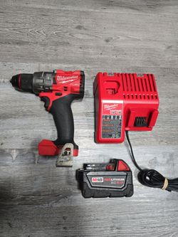 MILWAUKEE M18 HAMMER DRILL WITH M18 XC5.0 BATTERY AND CHARGER LIKE NEW