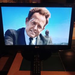 LG 22-Inch Digital TV/Monitor With LG Remote 