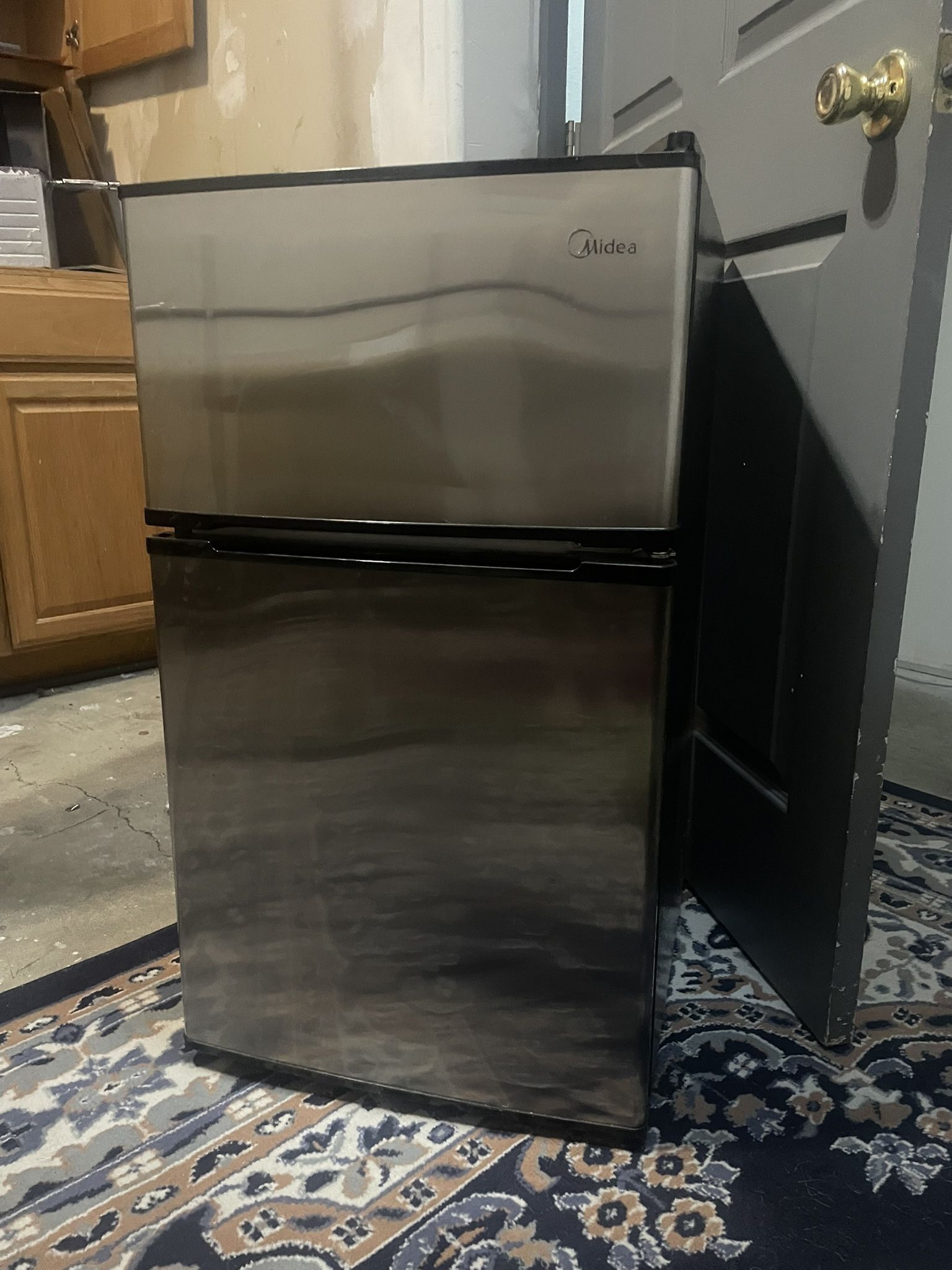 Mint Condition Mini Fridge 