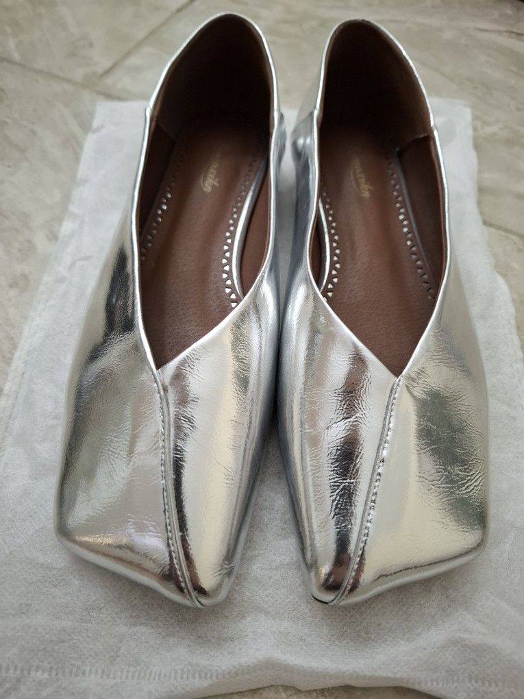 SILVER FLATS SIZE 9.5