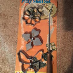 Vintage Patty shell set four piece butterfly card suits rosette