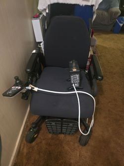 Quantum Edge 3 Power Wheelchair w/ iLevel