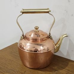 Vintage Cooper tea kettle, made in India.