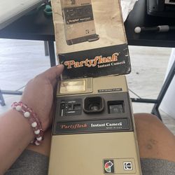 VINTAGE KODAK PARTY FLASH CAMERA 