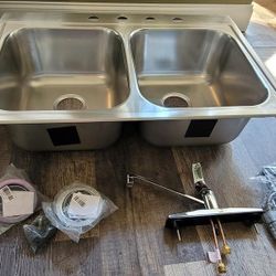 Elkay Parkway 33 in. Drop-in Double Bowl 20 Gauge Stainless Steel Sink w/Faucet