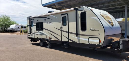 2018 coachman freedom express 30ft with 2 slides