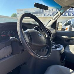 2004 Ford E-350 Super Duty