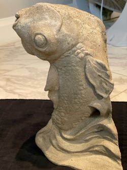 PAIR SPRAYING KOI/ WATER FEATURE