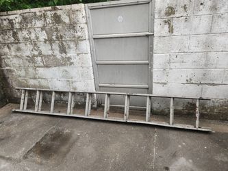 18' Aluminum Sliding Ladder