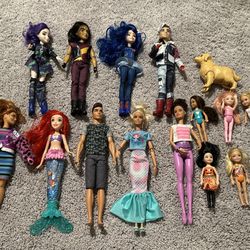 Play Dolls Lot (Disney Descendants and Barbie Dolls) 