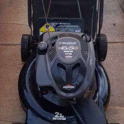  
Solid mower 👍 
Self Propelled Murray 6.5hp gas Lawn Mower With bag grass catcher👍 Toro Honda Dewalt  