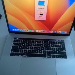 MacBook Pro 15in 2017 - Quad Core i7 - 500GB SSD - Touchbar - 16G Ram