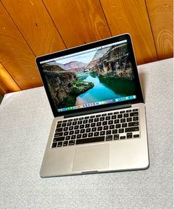 Apple MacBook Pro 13” Retina i5/8GB/256GB SSD $180
