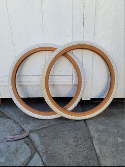White Gumwall Tires