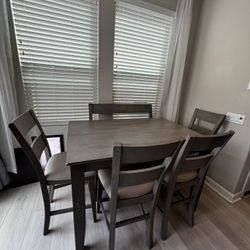 Jerome’s 6 Seat Extendable Counter Height Dining Table