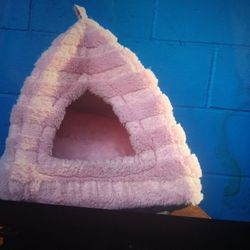 DOG CAT PYRAMID BED PINK$15=GREY$15=CARPET $5=BACK PACK CARRIER $10