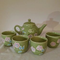 Green Ceramic Tea Pot With Four Matching Cups