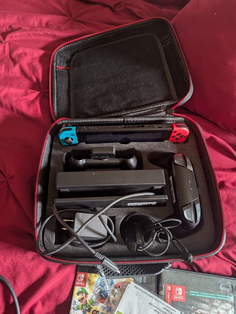Nintendo Switch, Case, pro controller , 5 Games, SD Card