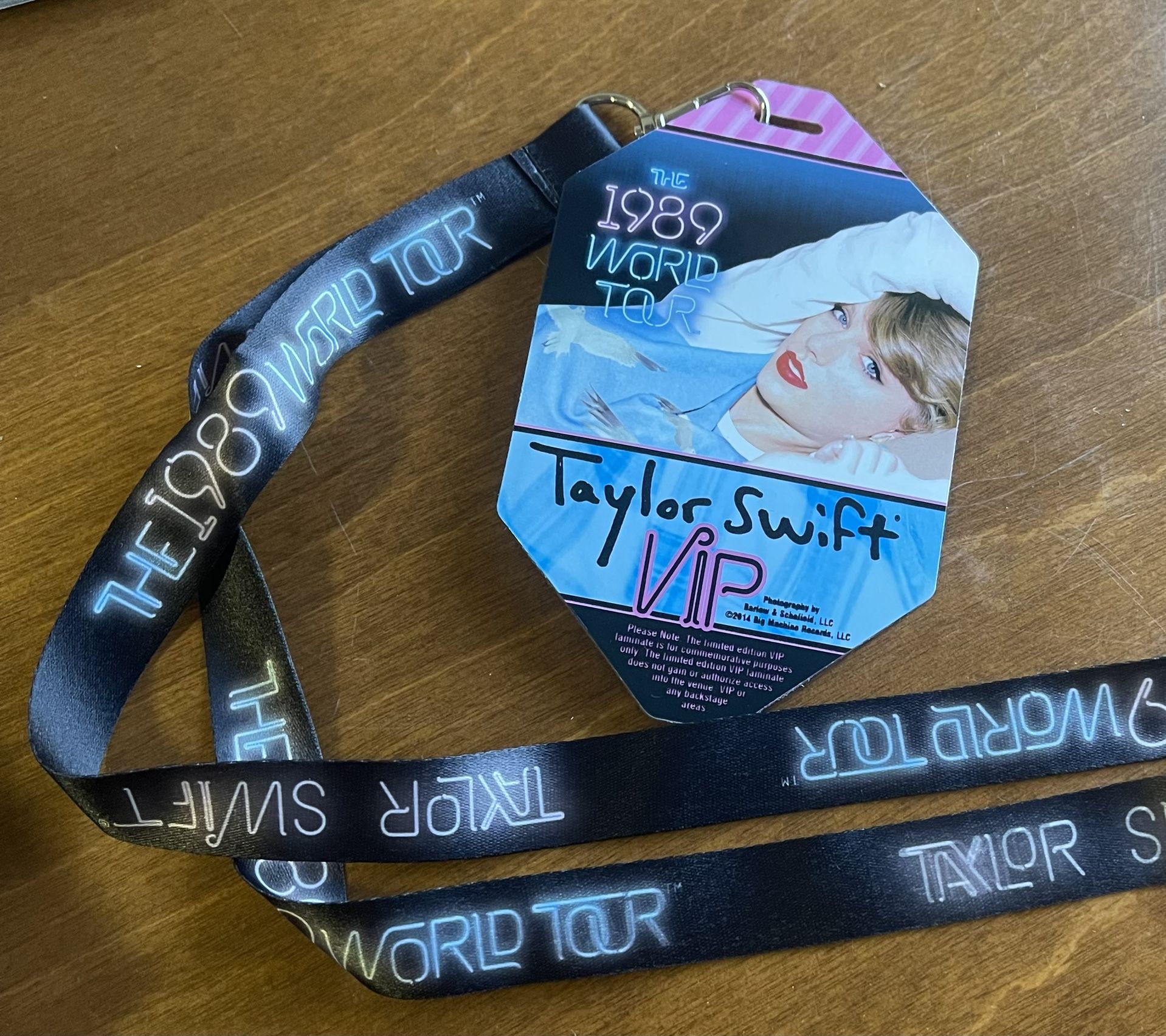 Rare TAYLOR SWIFT 1989 World Tour VIP Badge Lanyard Promotional Concert Souvenir