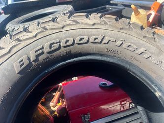 2 tires BFGoodrich (baja champion) LT275/70R18