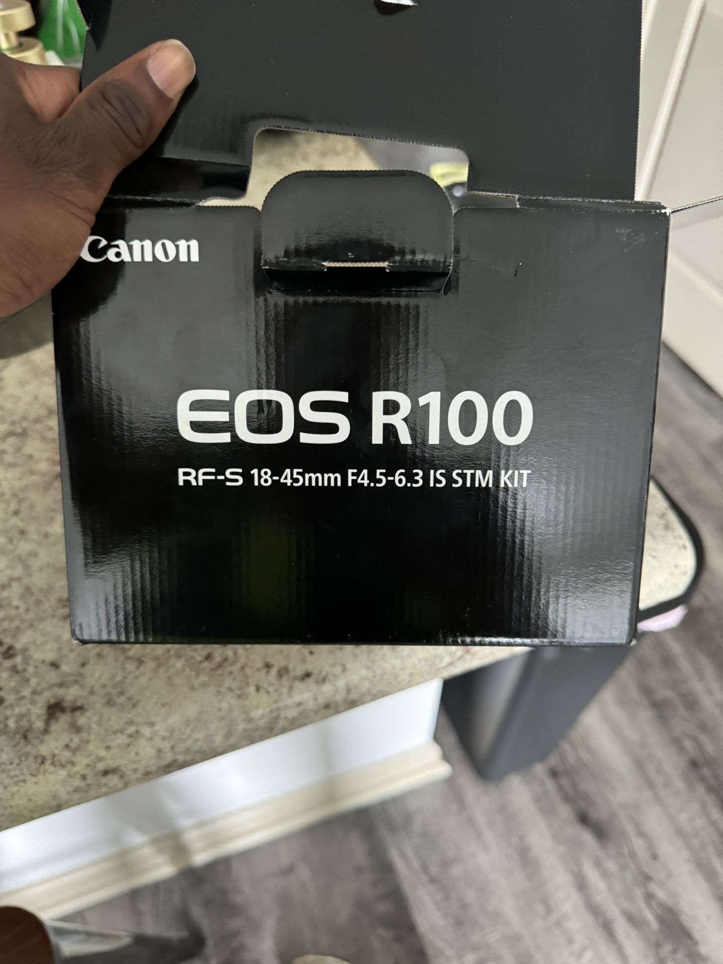 Canon EOS R100