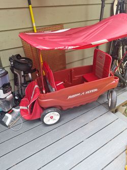 Radio Flyer vagon with canopy and storage bag