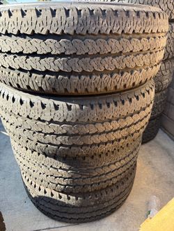 285/60r20 Firestone tires en Excelentes Conditiones de Vida las 4