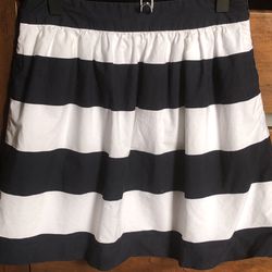 Like New, Navy Blue and White Solid Striped Cotton Skirt from Banana Republic (size 2)