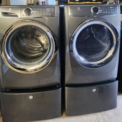 Like New Front Load Washer And Dryer Matching Set 