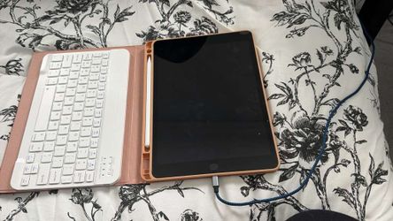 iPad (9th Generation) 10.2 inch Wi-Fi + Cellular 64GB