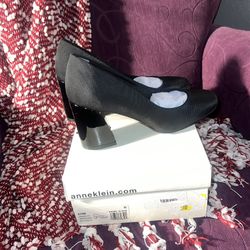 NIB Anne Klein Black Stretch Heels Women’s size 7
