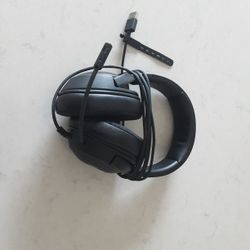 A Razer Headphone For Gaming Kraken UltraLight With Aluminum Mirophone