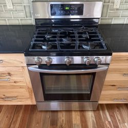 Gas Range and hood 