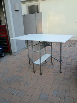 Crafts table like brand new open measurements 36x60 in Cash only pleasethe