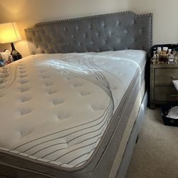 King Bed W/ Mattress & Boxsprings! 