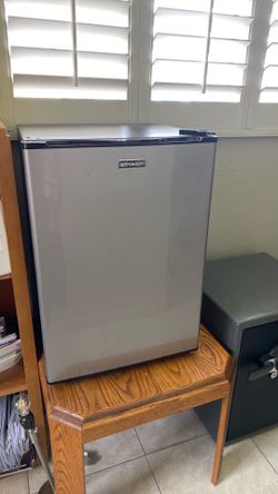 Mini fridge
