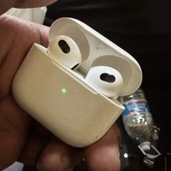 Apple Air Pods  Series 3