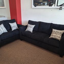 7521... Sofa And Love Seat 