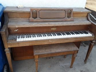 Lowrey Piano