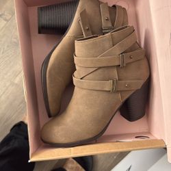 Woman Boots Size 7