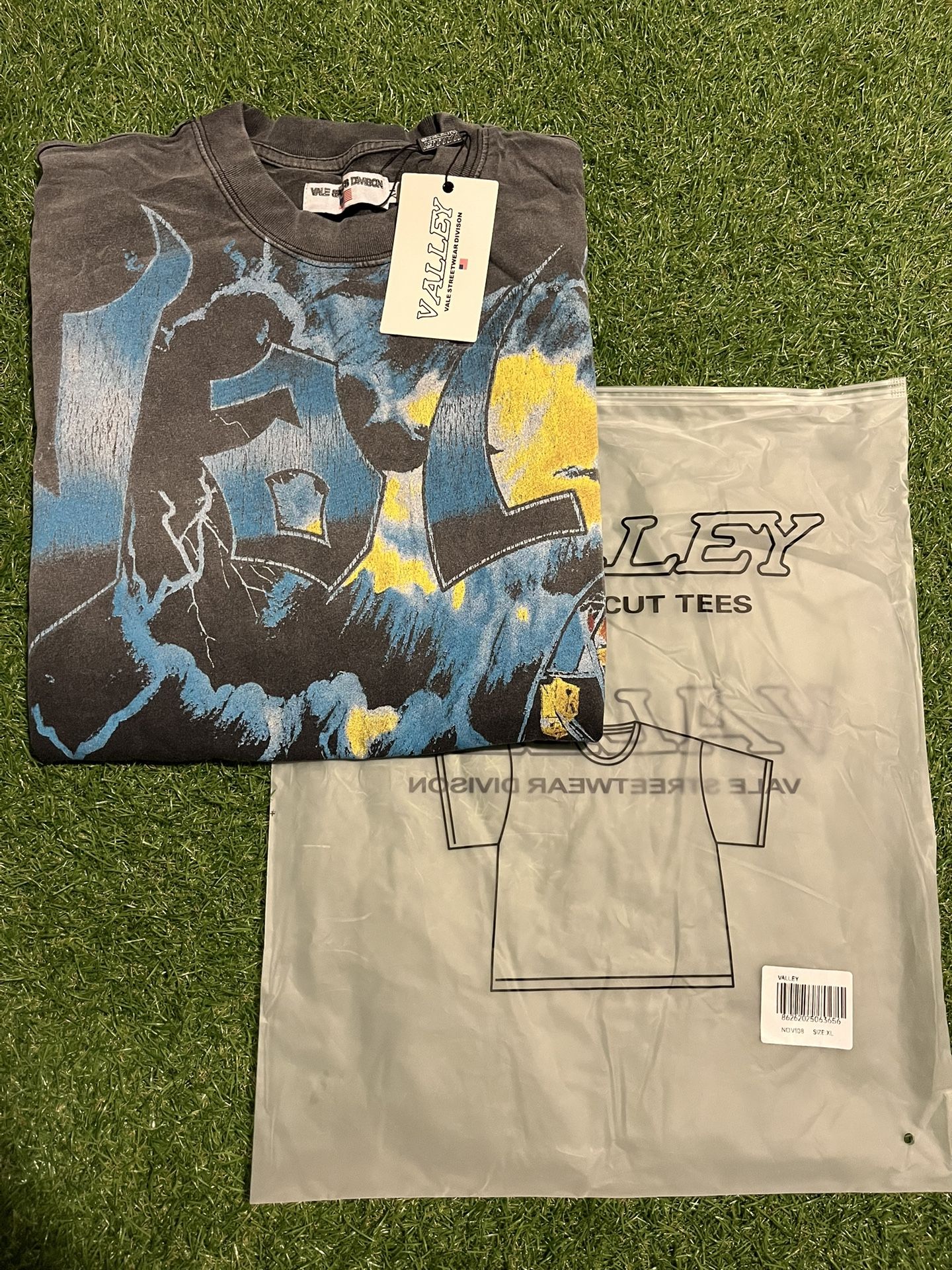 *BRAND NEW* VALE SPORTS DIVISION SHIRT “FESTIVAL” XL