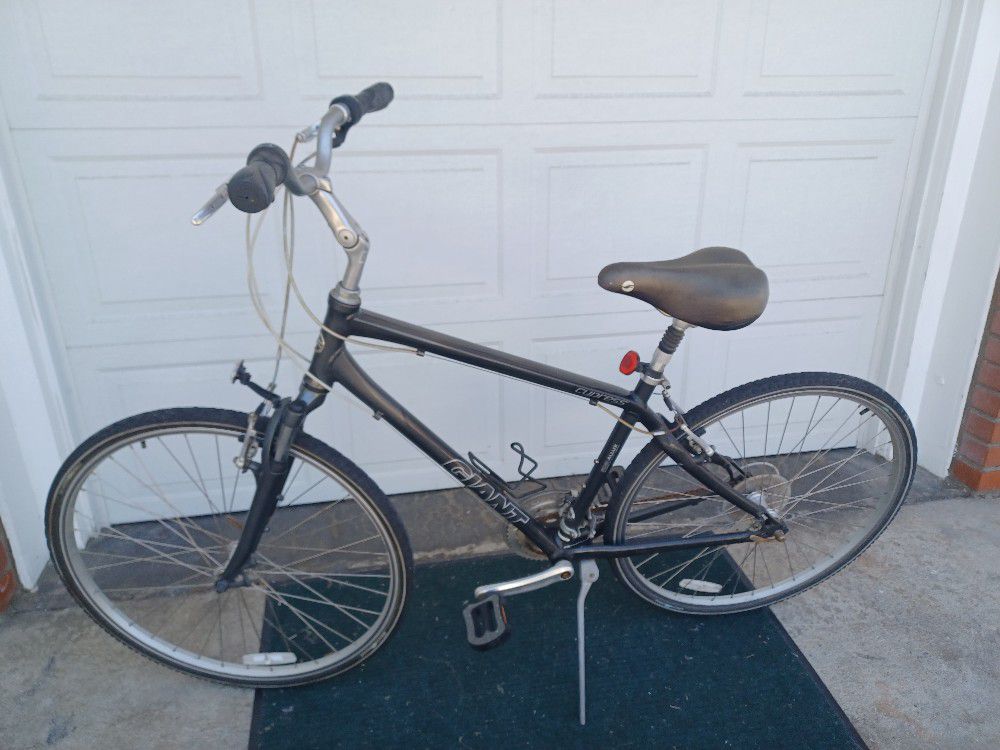 CUPRESS " GIANT " BICYCLE  ( GREAT RUNNER) GOOD CONDITION  !! MOVING MUST SELL ALREADY REDUCED PRICE  - ALUMINUM FRAME !!!