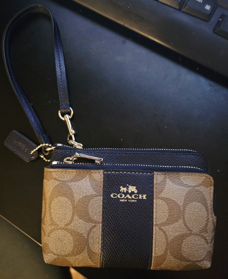 NEW COACH DARK AND LIGHT BROWN WRISTLET